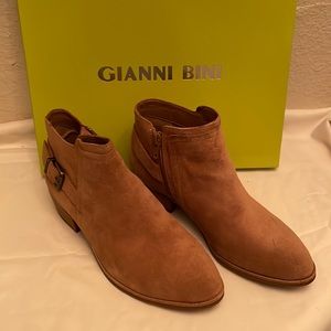 Gianni Bini booties